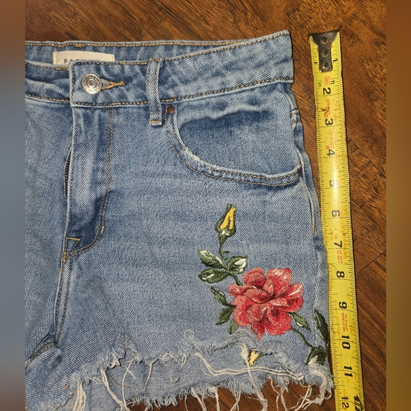 Pacsun Floral Embroidered Distressed High Rise Short Size 27 - Picture 5 of 8